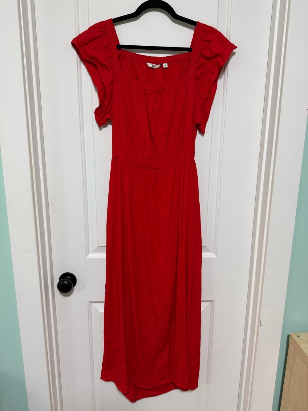NWOT UNIQLO Red Gathered Open Back Flutter Sleeve Linen Blend Midi Dress